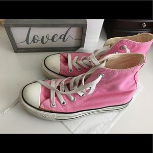 EUC High top Converse Chuck Taylor Size 6